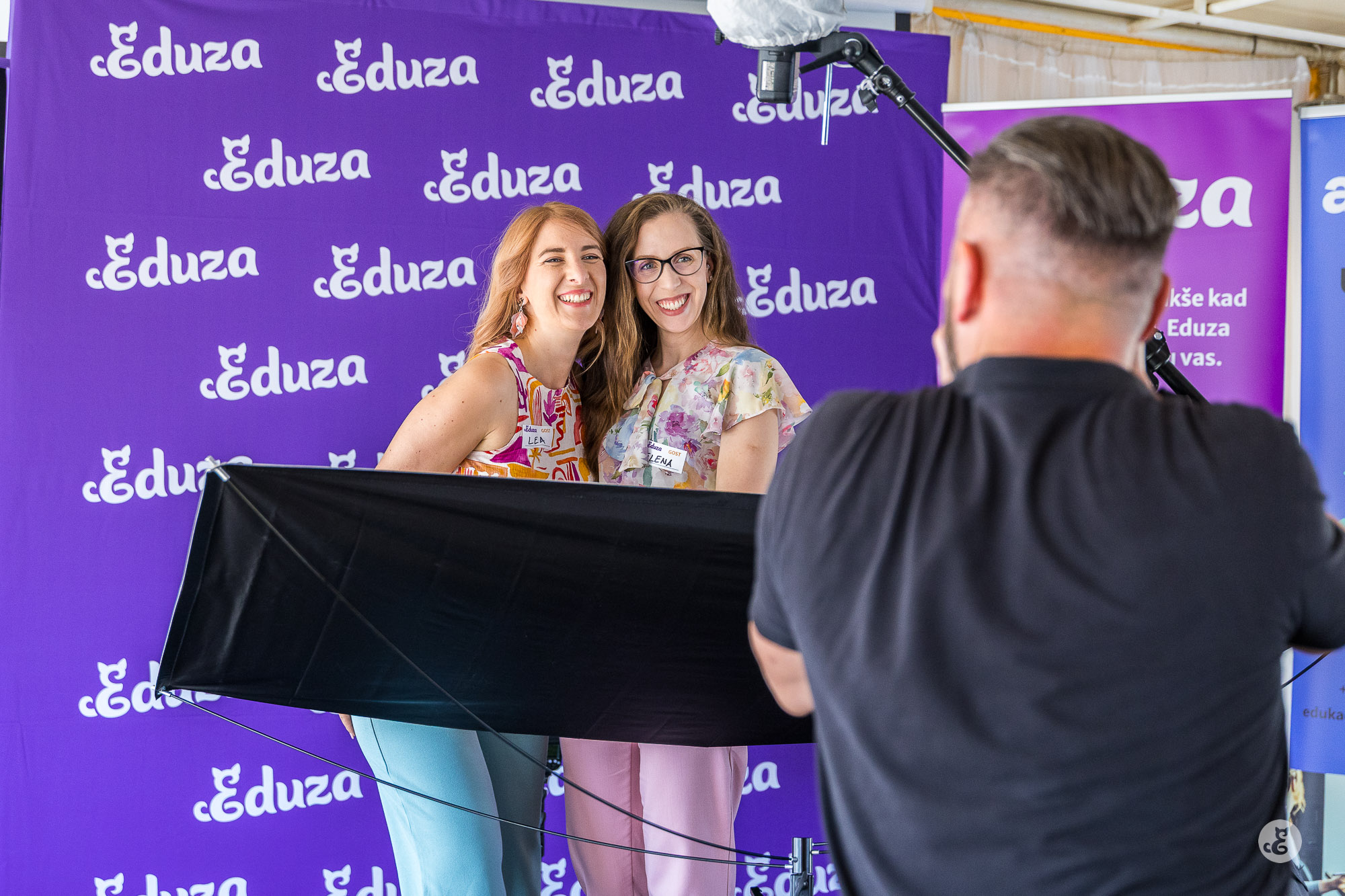 Profesionalno fotografiranje poslovnih portreta u paru - Eduza Show Unplugged Business Besties by Darko Mareš